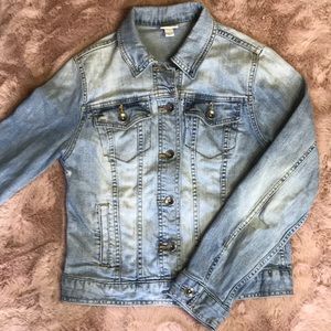 Cute light colored jean jacket!